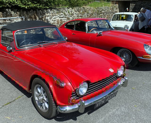 Jaguar E-Type stars as youth club fundraiser brings in £550