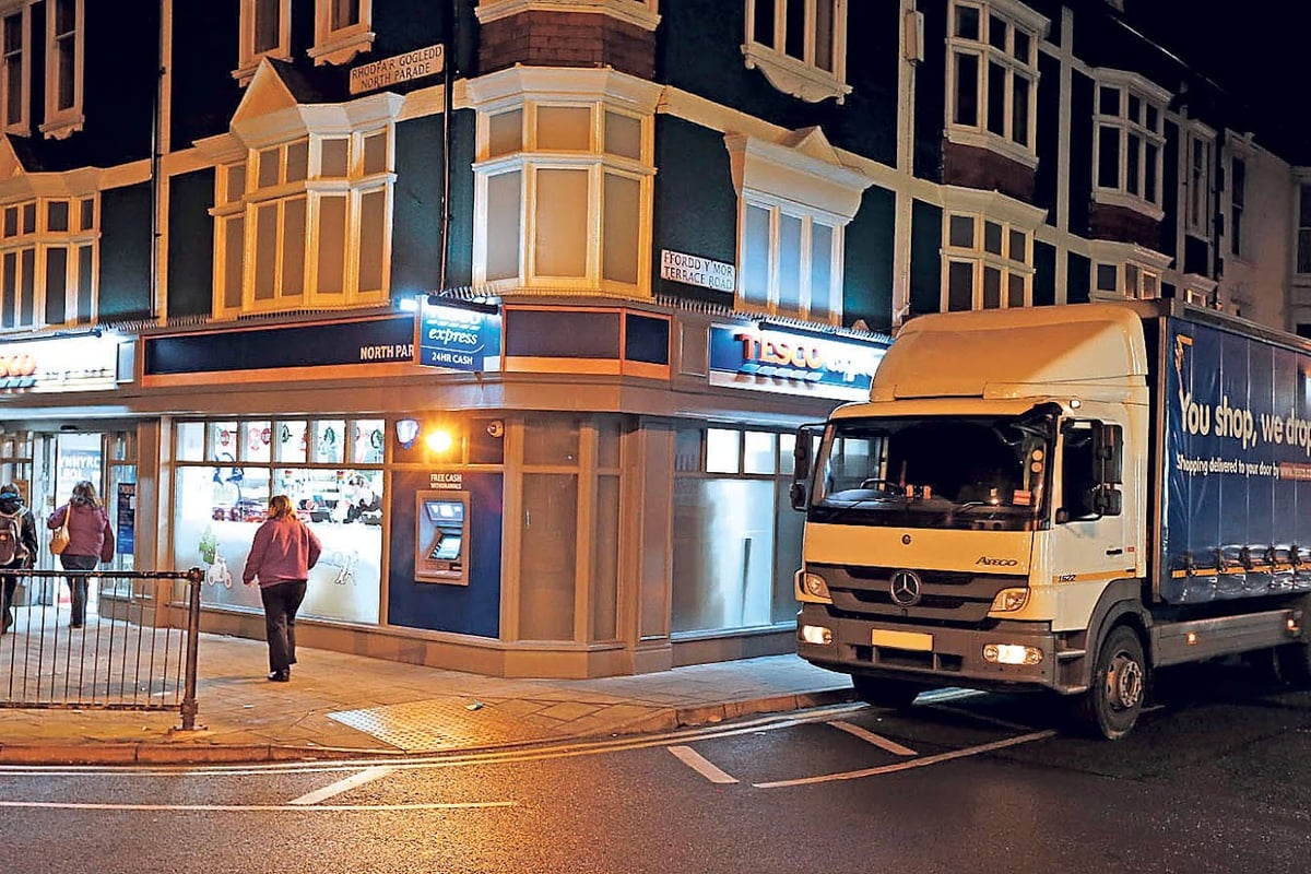 Penparcau woman denies Aberystwyth shop theft