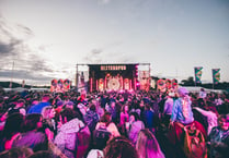 Crowd of more than 10,000 gather for Eisteddfod gig