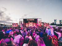 Crowd of more than 10,000 gather for Eisteddfod gig