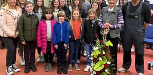 Blodau arbennig i Janet ar rhaglen deledu S4C
