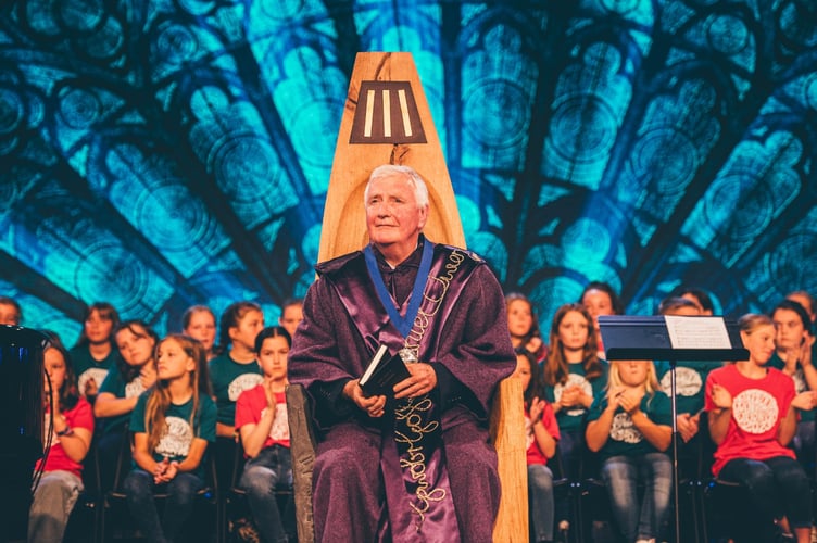 Alun Ffred Jones has won the Daniel Owen Memorial Prize for best novel at the National Eisteddfod