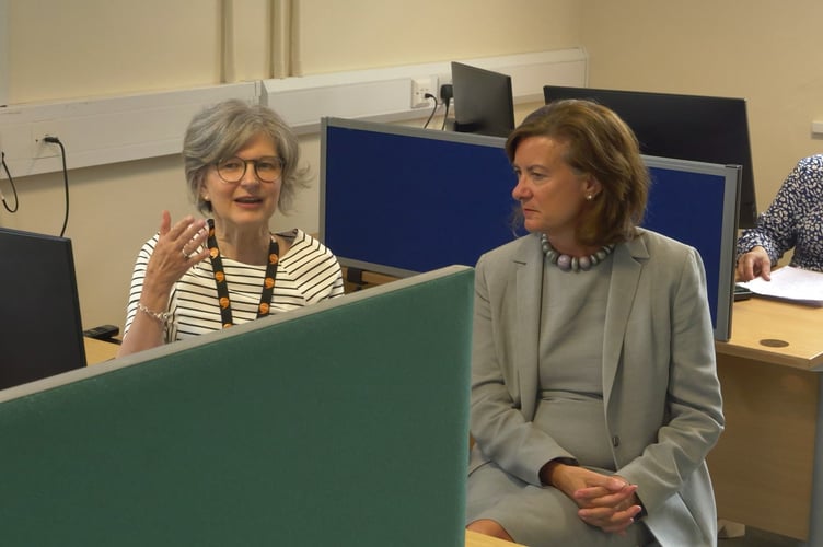 Health Minister, Eluned Morgan, meets a call handler from the Hywel Dda Health Board Waiting List Support Service