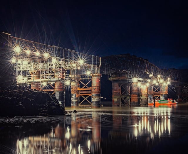 WATCH: Test lift of 160-tonne metallic span in Barmouth viaduct works