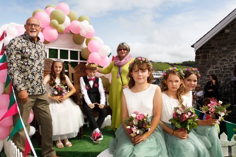 Presidents for the day, Kelvin and Sally Mills of Pier Cottage Aberaeron Ccrown the Aberaeron Carnival Queen
Macy-Rae Jenkins and the King, Enzo Edwards with their attendants,Mazie Jones, Gwen Davies and Katie Jones.