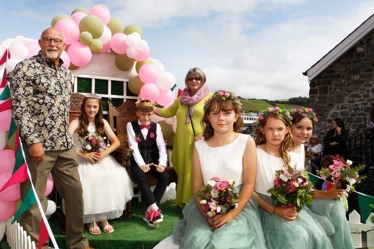 Presidents for the day, Kelvin and Sally Mills of Pier Cottage Aberaeron Ccrown the Aberaeron Carnival Queen
Macy-Rae Jenkins and the King, Enzo Edwards with their attendants,Mazie Jones, Gwen Davies and Katie Jones.
