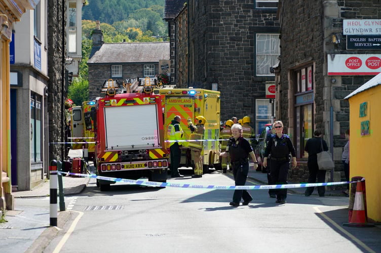 Explotion at Spar Dolgellau
Fire crews, Ambulans, Police and Air Ambulance attend explosion at Spar Dolgellau with a few casualties
Picture Erfyl Lloyd Davies Photography