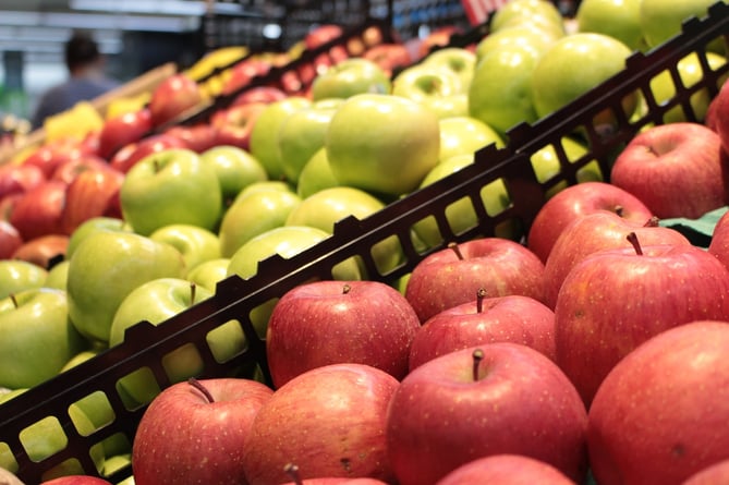 Apples supermarket