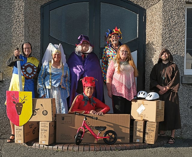 Theatre group’s raft raises money for cylch meithrin