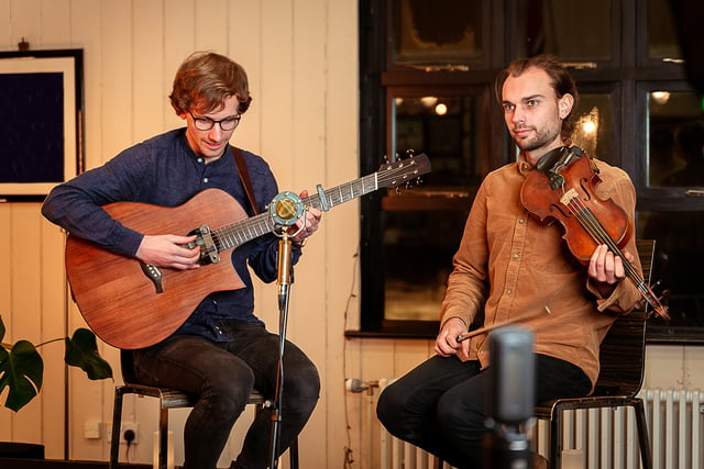 Folk duo on epic 870-mile walking tour arrive on Llŷn
