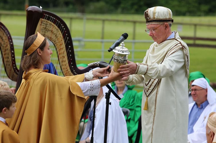 Eisteddfodau Taleithiol Môn a Phowys yw’r unig rai, ar wahân i’r Genedlaethol, sydd â’u Gorsedd Beirdd eu hunain