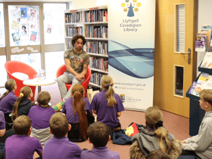 Waterstones Children’s Laureate visits Ceredigion on Library Marathon