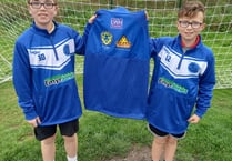 Nefyn juniors thanks sponsors for training kit