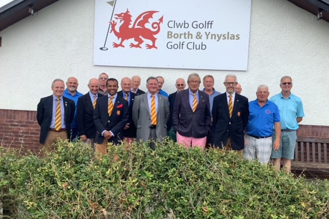 MCC golfers on their visit to Borth recently together with golfers from Borth GC