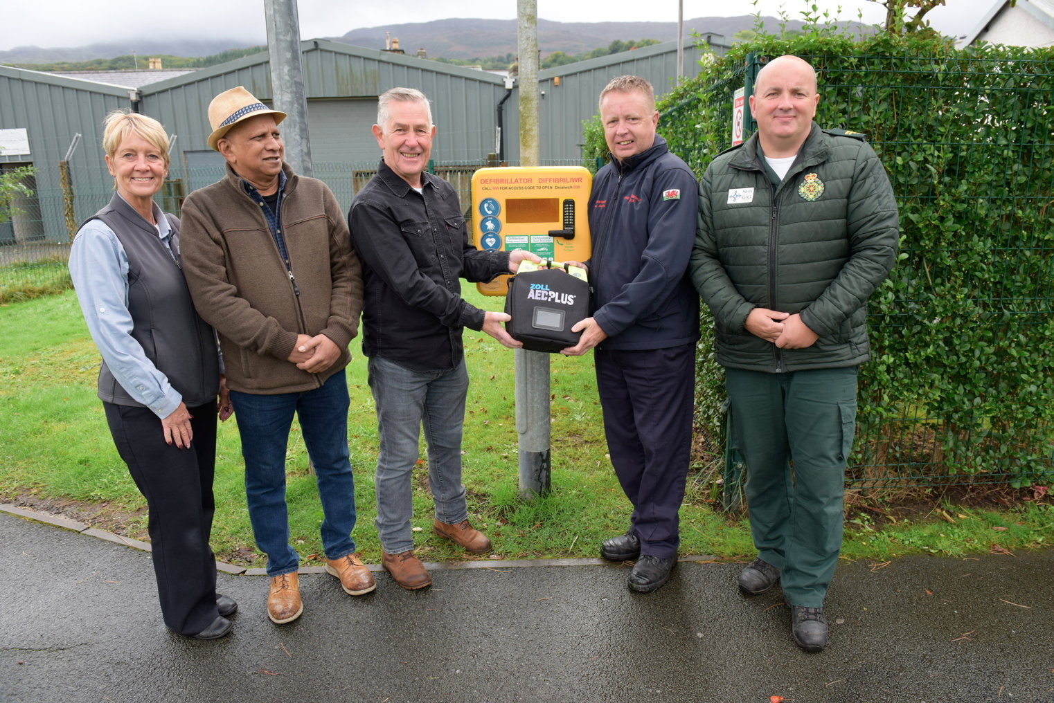 Council contributes to new defibrillator
