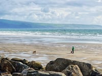 Barmouth Beach: Top festive UK walk