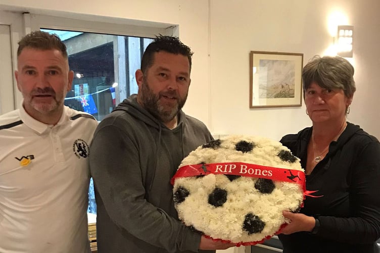 Cefn Albion presented a wreath in memory of Penrhyncoch legend Bones before the kick off