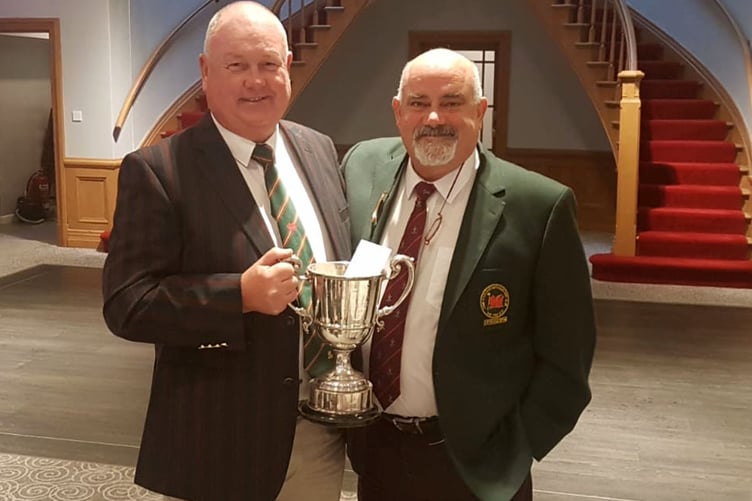 Harri Jones being presented by Captain Dave Blesovsky