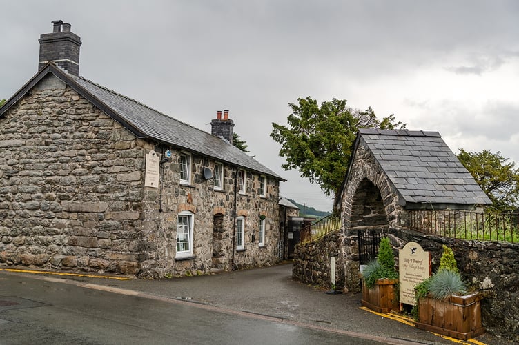 The Menter yr Eagles team can now go ahead with purchasing the Eagles pub, Llanuwchllyn