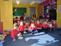 Disgyblion Aberystwyth a Llanilar yn dathlu cyfres newydd o lyfrau