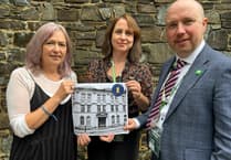 Pwllheli: Share scheme launched to save historic hotel building