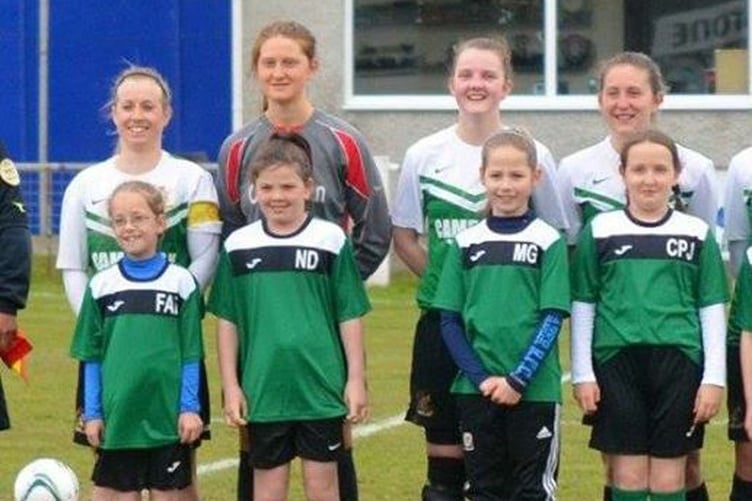 Mascot Niamh Duggan with Amy Jenkins