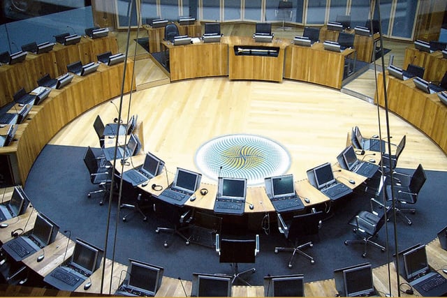 Standards chief urges Senedd to heed public on recall system