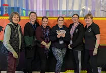 Art group donates £300 to Dosbarth Pili Pala