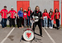 Mike Peters to play pre-match ahead of Cymru v Türkiye  tonight