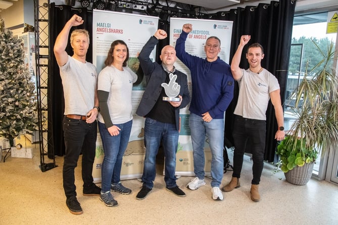 Naturalist and Wildlife TV Presenter , Iolo Williams, honours Project SIARC as the 2023 Wales Project of the Year in the National Lottery Awards