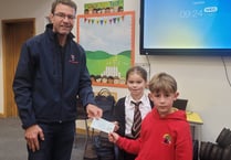 School raises £1,000 for New Quay RNLI