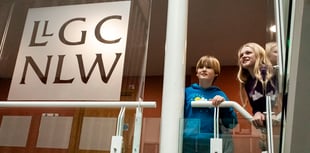 Deian a Loli visit National Library for Christmas special screening