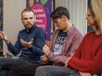 Tom Trevarthen: 'Dw i’n athro Saesneg gwell ers dysgu Cymraeg'