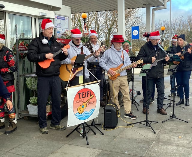 Ukulele group's festive playing raises £600 for charity