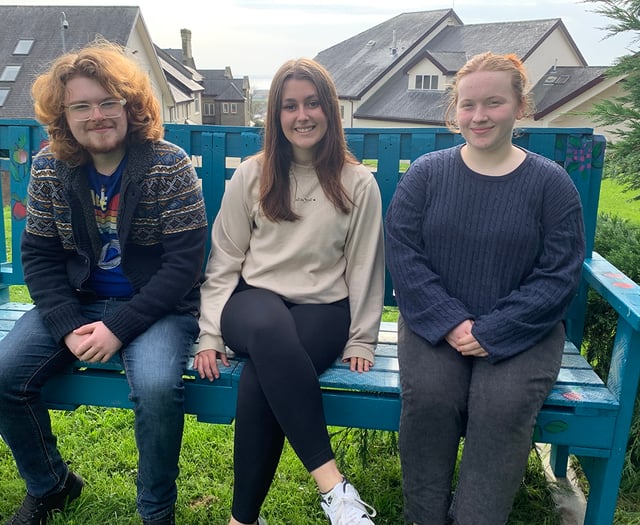 Students attend writing course thanks to Rotary support