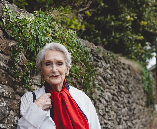 Y Fonesig Siân Phillips yn 90: dathliad o’i bywyd a’i gyrfa