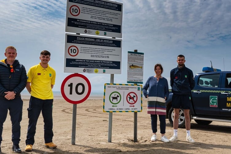 Councillor Nia Jeffreys with some of Cyngor Gwynedd\'s Maritime Services Officers at Morfa Bychan beach during the summer