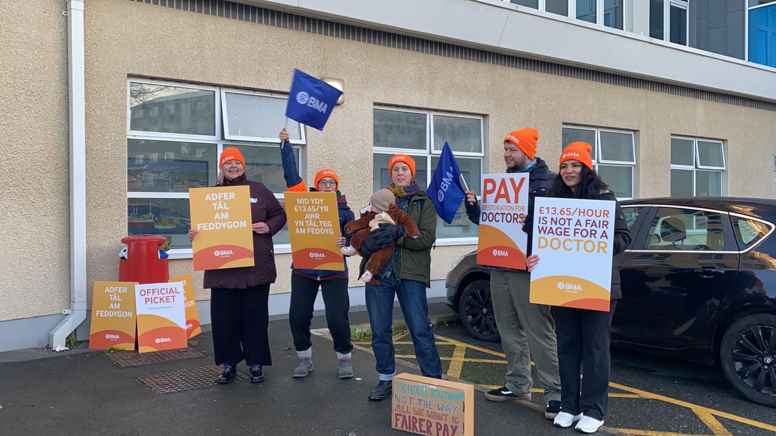 Doctors hope to put an end to pay dispute as strike mandate extended - Vimarsana News