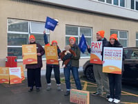 Wales NHS staff should get same pay rise as England
