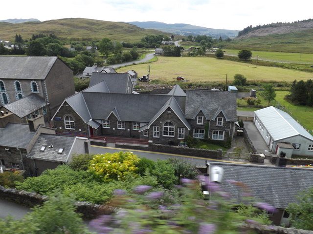 Ysgol Tanygrisiau by Richard Hoare