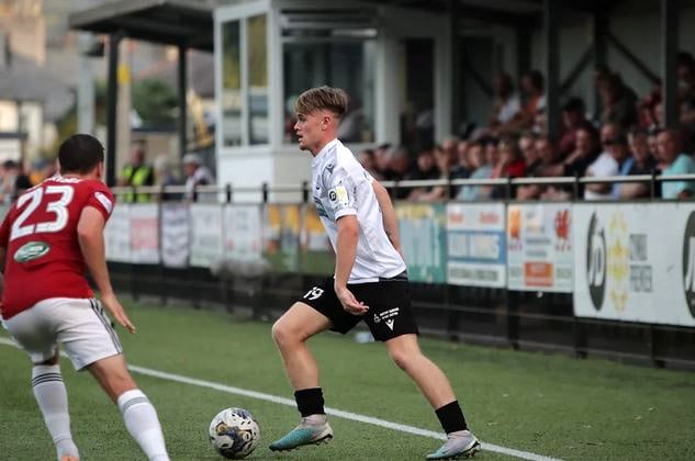 Midfielder Theo Knight has signed for Llandudno on a permanent deal