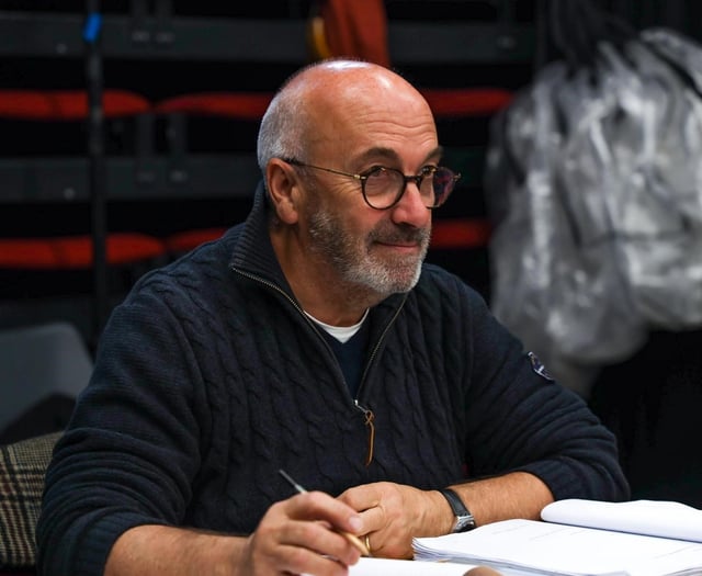 Arad Goch artistic director announces retirement