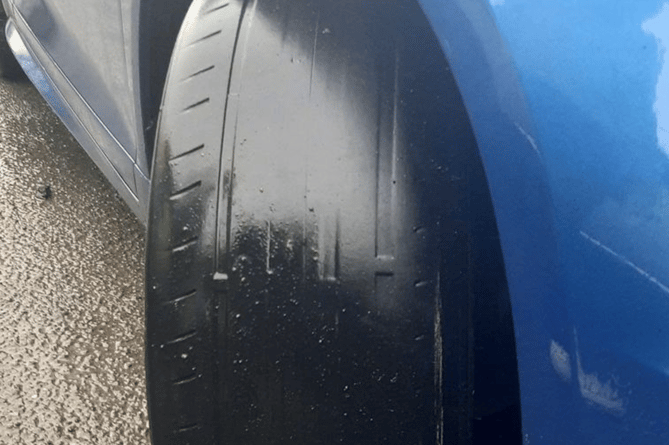 Dolgellau police investigating reports of shoplifting said they found defective tyres on the suspect's car