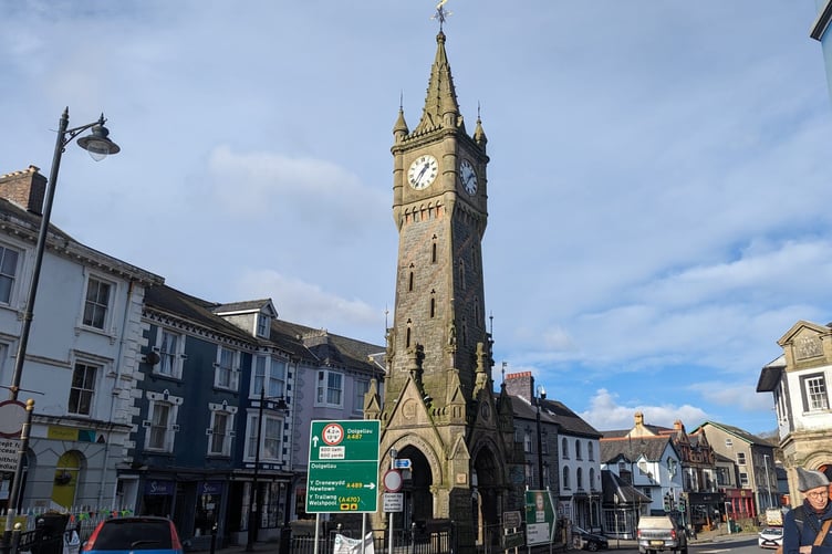 The new sign has been labeled a "monstrosity" by Machynlleth Town Councillors for obscuring the beloved clocktower