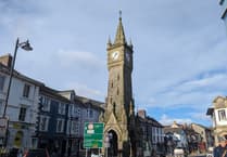 Mach hotel call to stop clocktower noise overnight after complaints and bad reviews