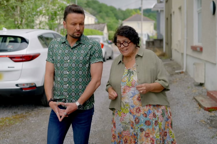 Siân James gydag Owain Williams