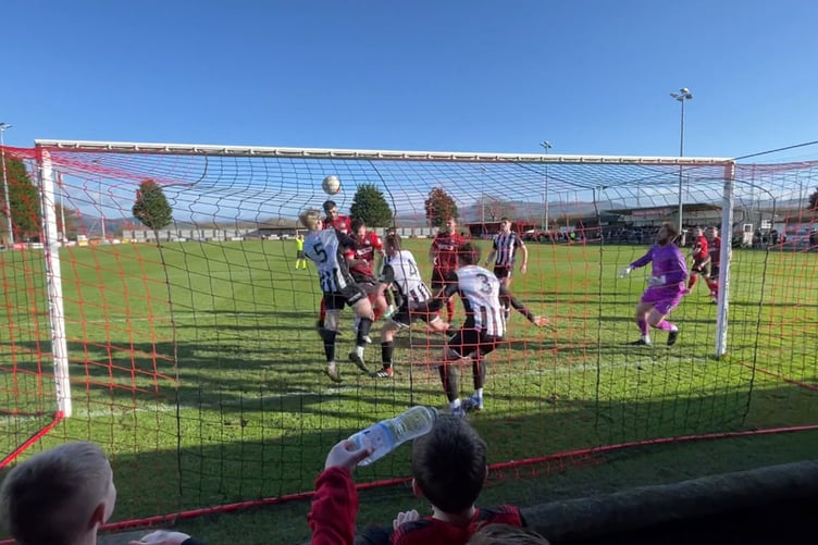 Gethin Thomas scores for Porthmadog