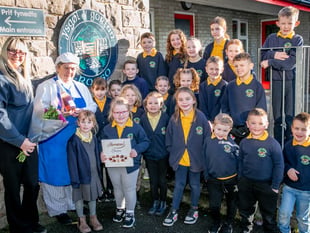 Auntie Rhian hangs up her apron after 35 years as school cook