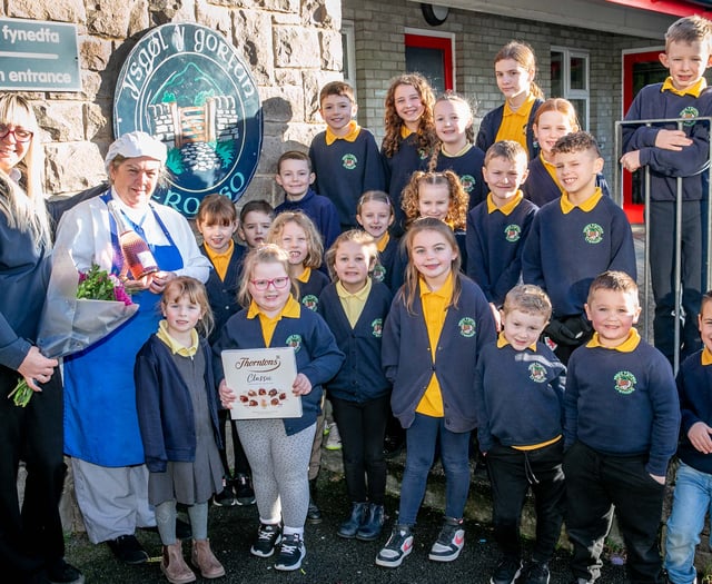 Auntie Rhian hangs up her apron after 35 years as school cook