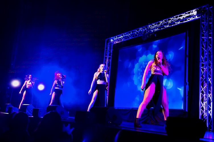Pop Divas Live